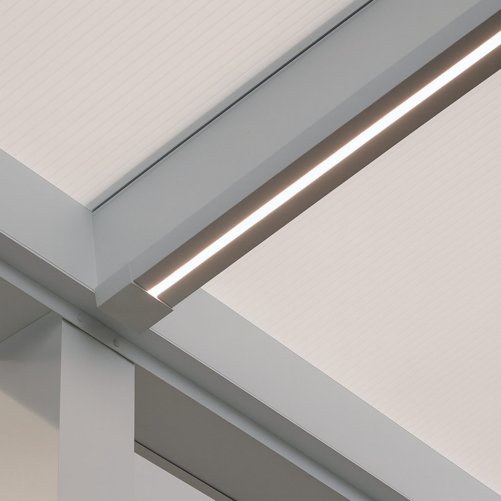 Detailansicht einer modernen Terrassenüberdachung aus Aluminium mit integrierter LED-Lichtleiste in der Region Halle-Leipzig