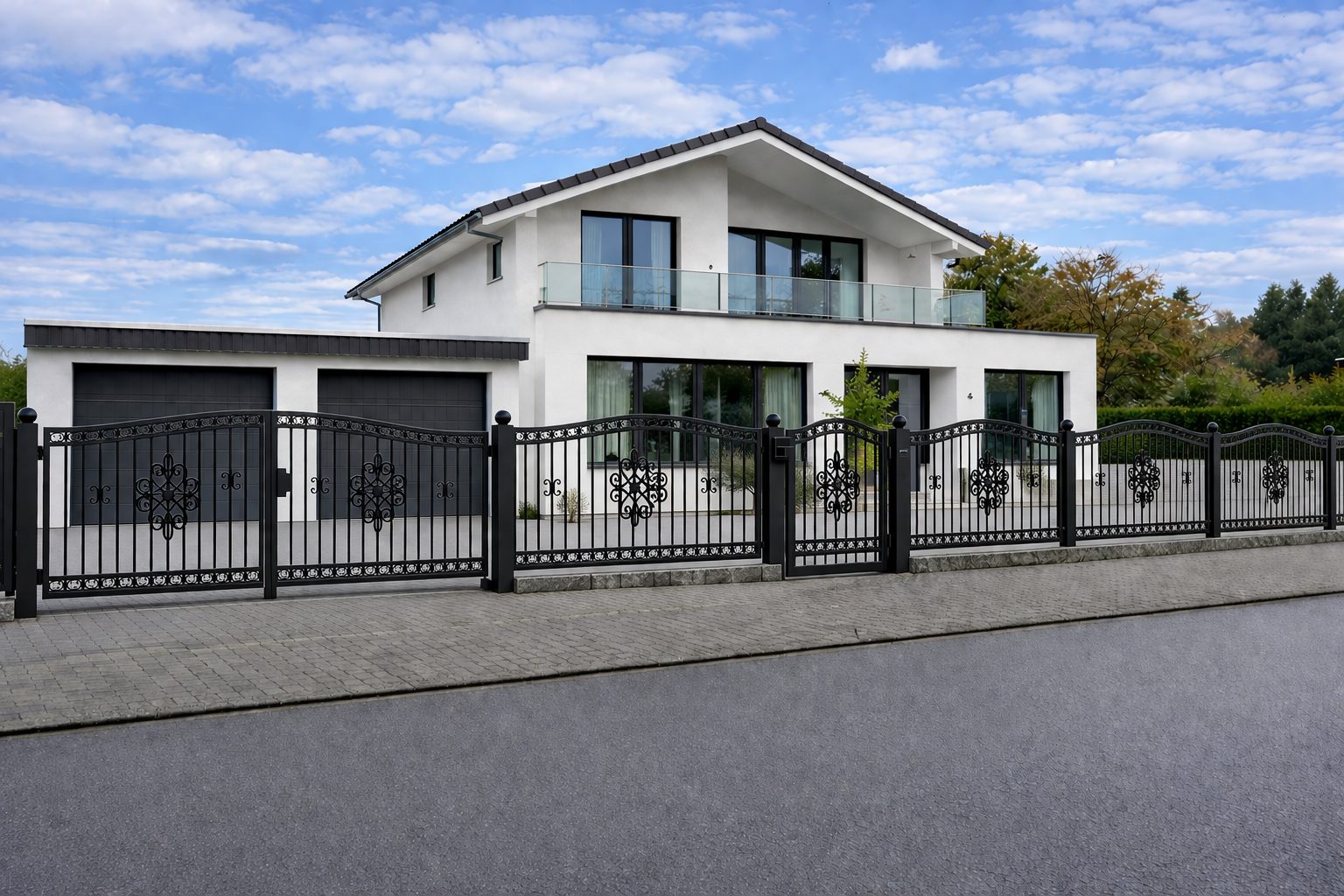 Moderner Stahlzaun bzw. Schmiedeeisenzaun in Anthrazit