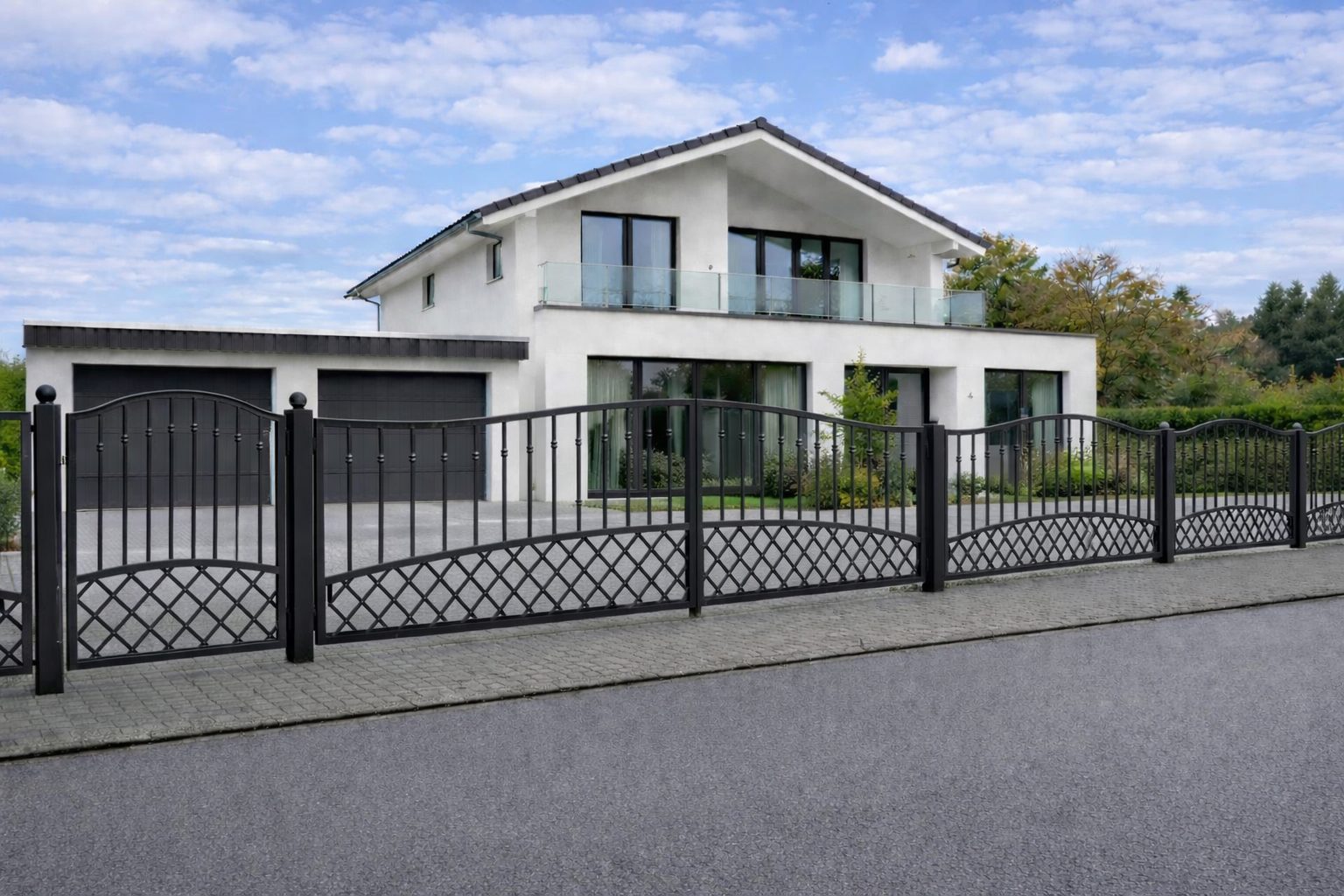 Moderner Stahlzaun bzw. Schmiedeeisenzaun in Anthrazit