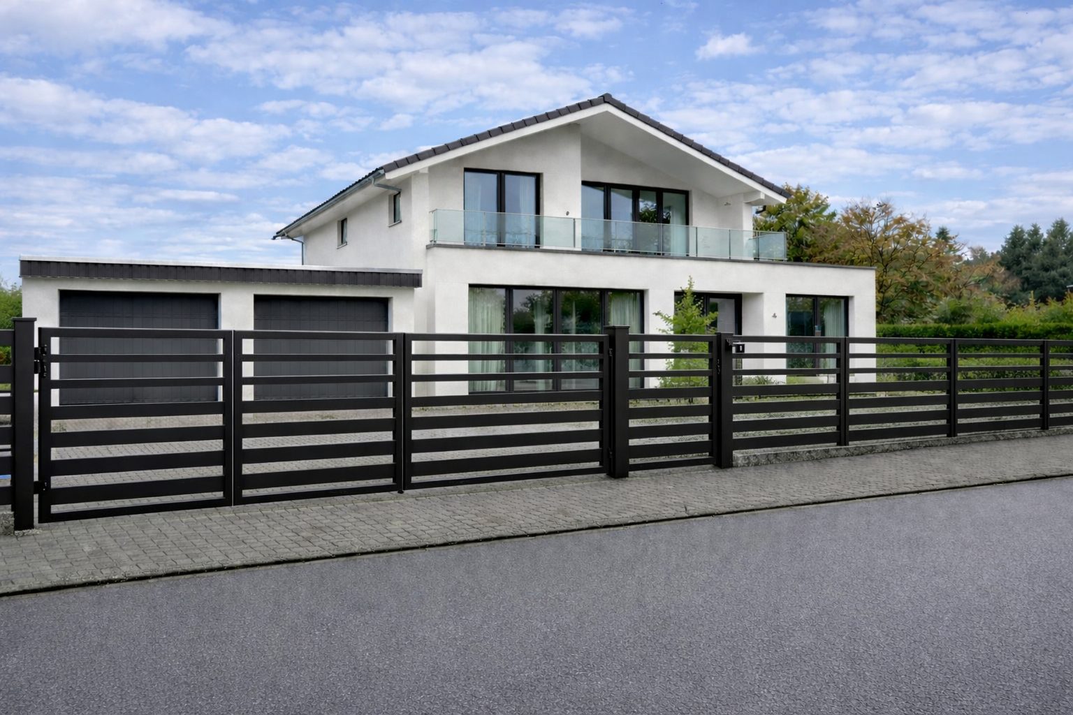 Moderner Stahlzaun bzw. Schmiedeeisenzaun in Anthrazit