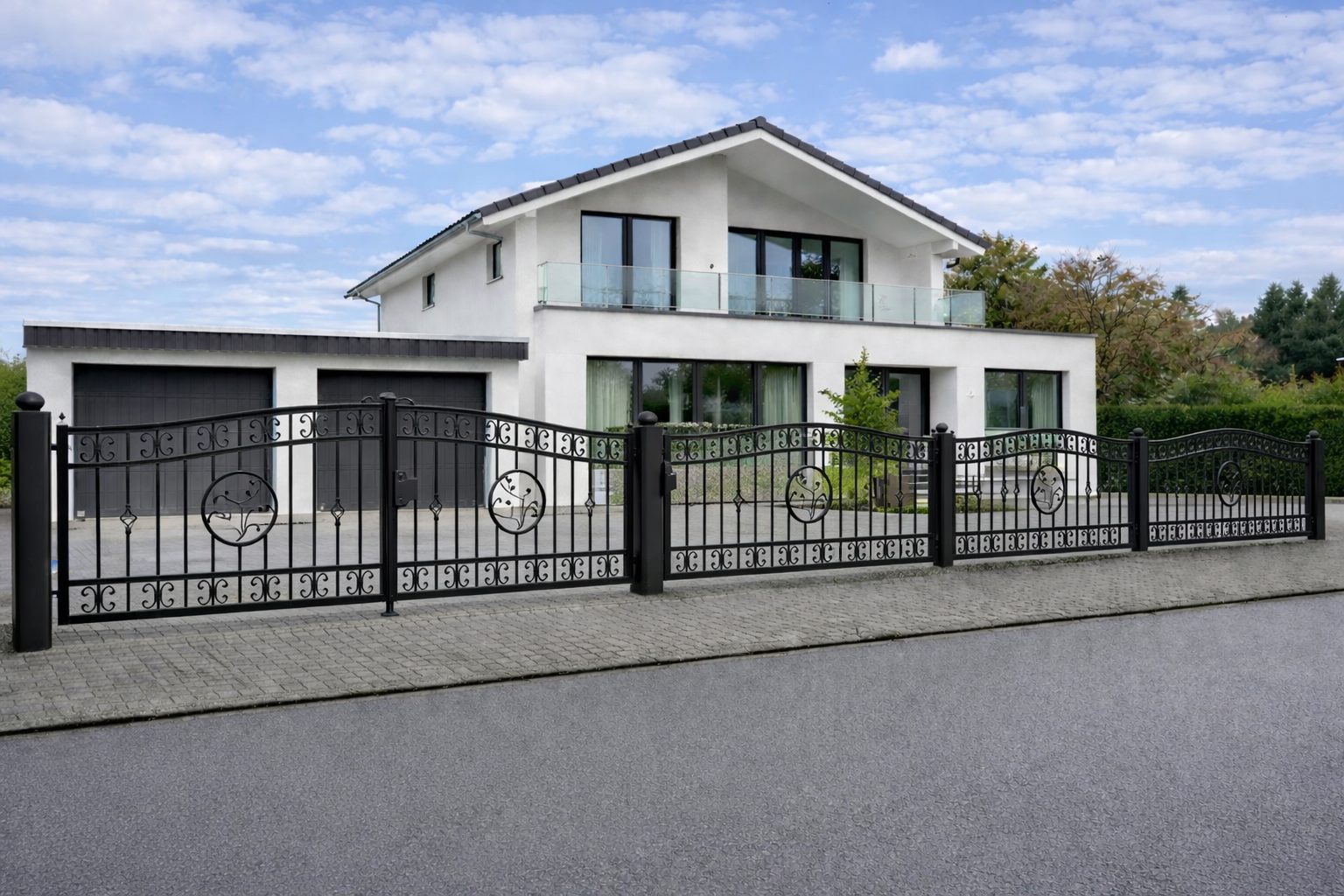 Moderner Stahlzaun bzw. Schmiedeeisenzaun in Anthrazit